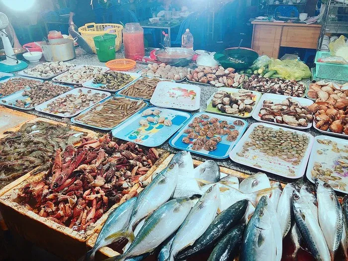 Khám Phá Ẩm Thực Địa Phương Tại Chợ Đầm