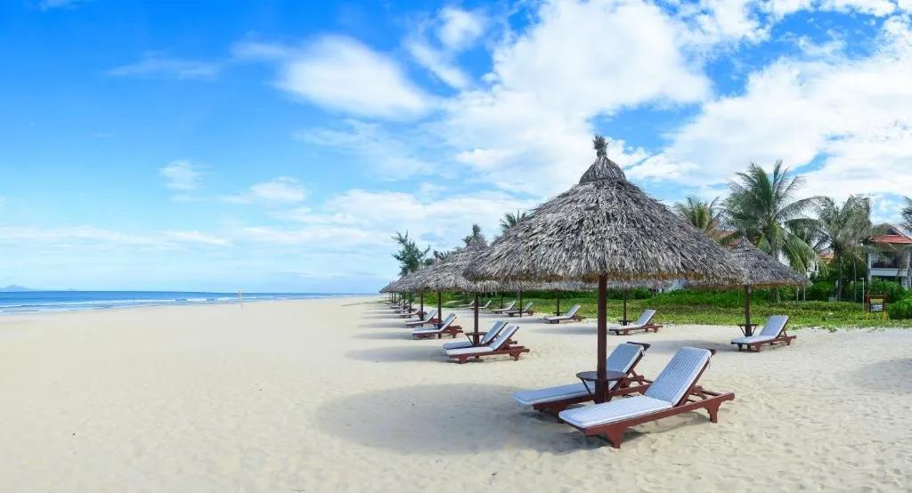 Bãi biển Bắc Mỹ An - Làn nước trong xanh