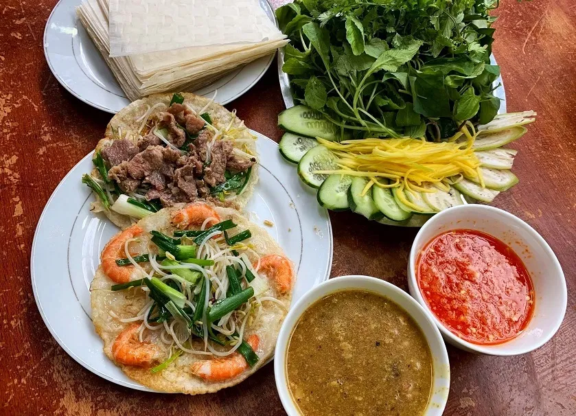 Những quán bánh xèo nổi tiếng tại chợ