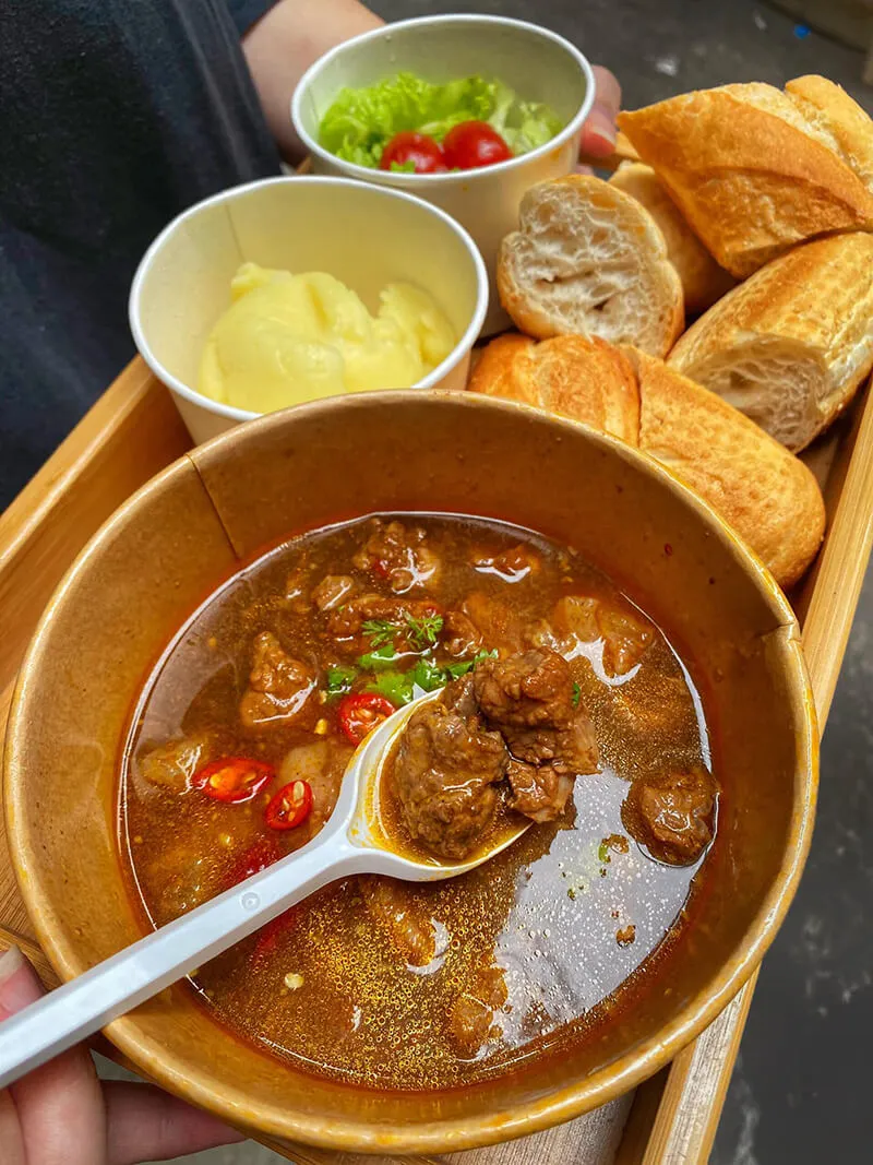 Bánh Mì Sốt Vang: Sáng Tạo Độc Đáo