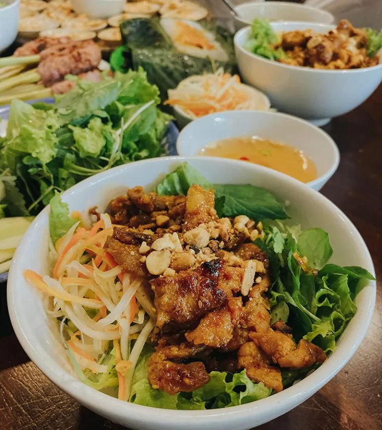 Bún Thịt Nướng - Sự Pha Trộn Hoàn Hảo Của Vị Ngọt Và Cay