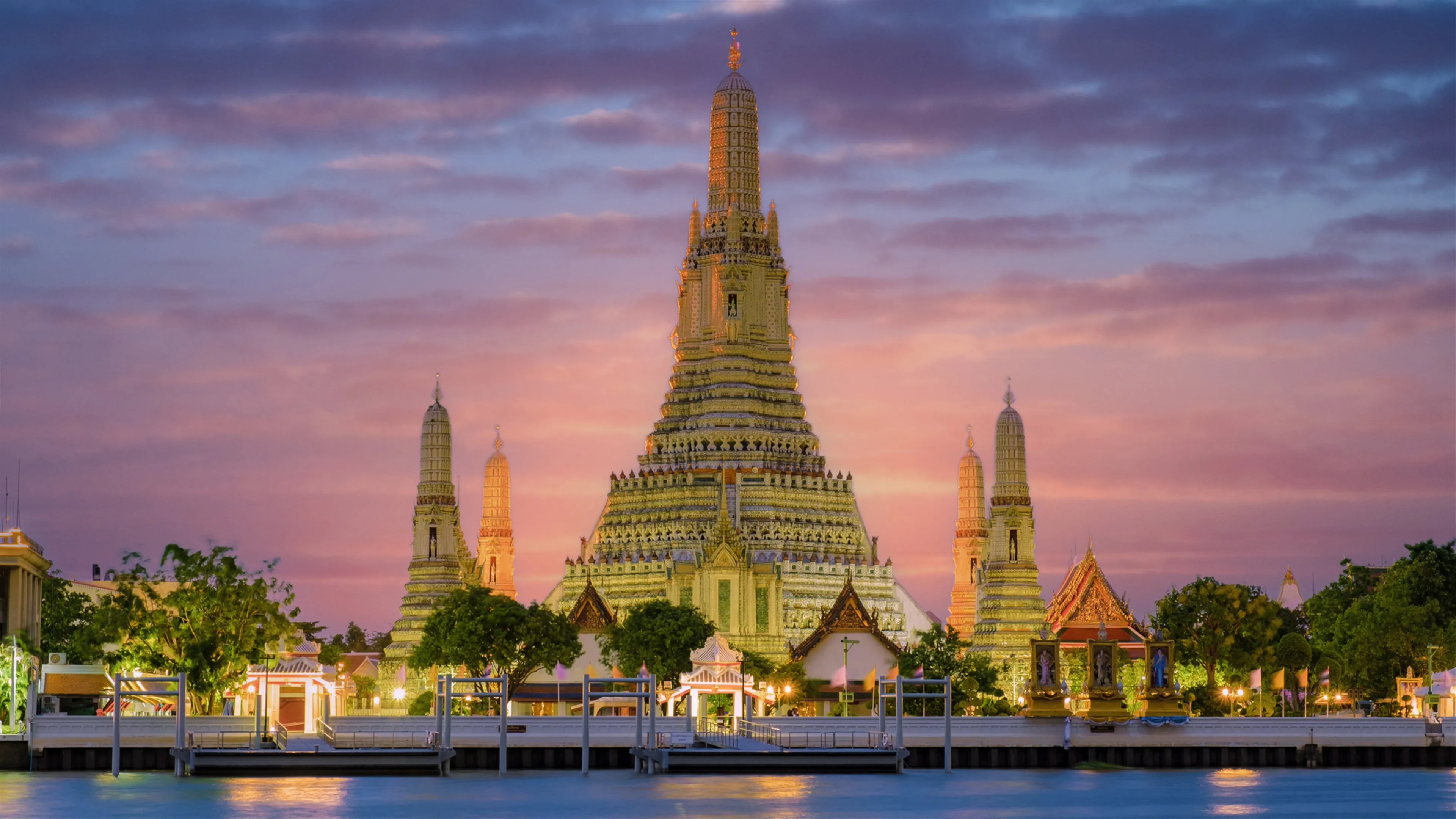 Discover the Spiritual Serenity of Wat Arun: A Day at Bangkok's Temple of Dawn
