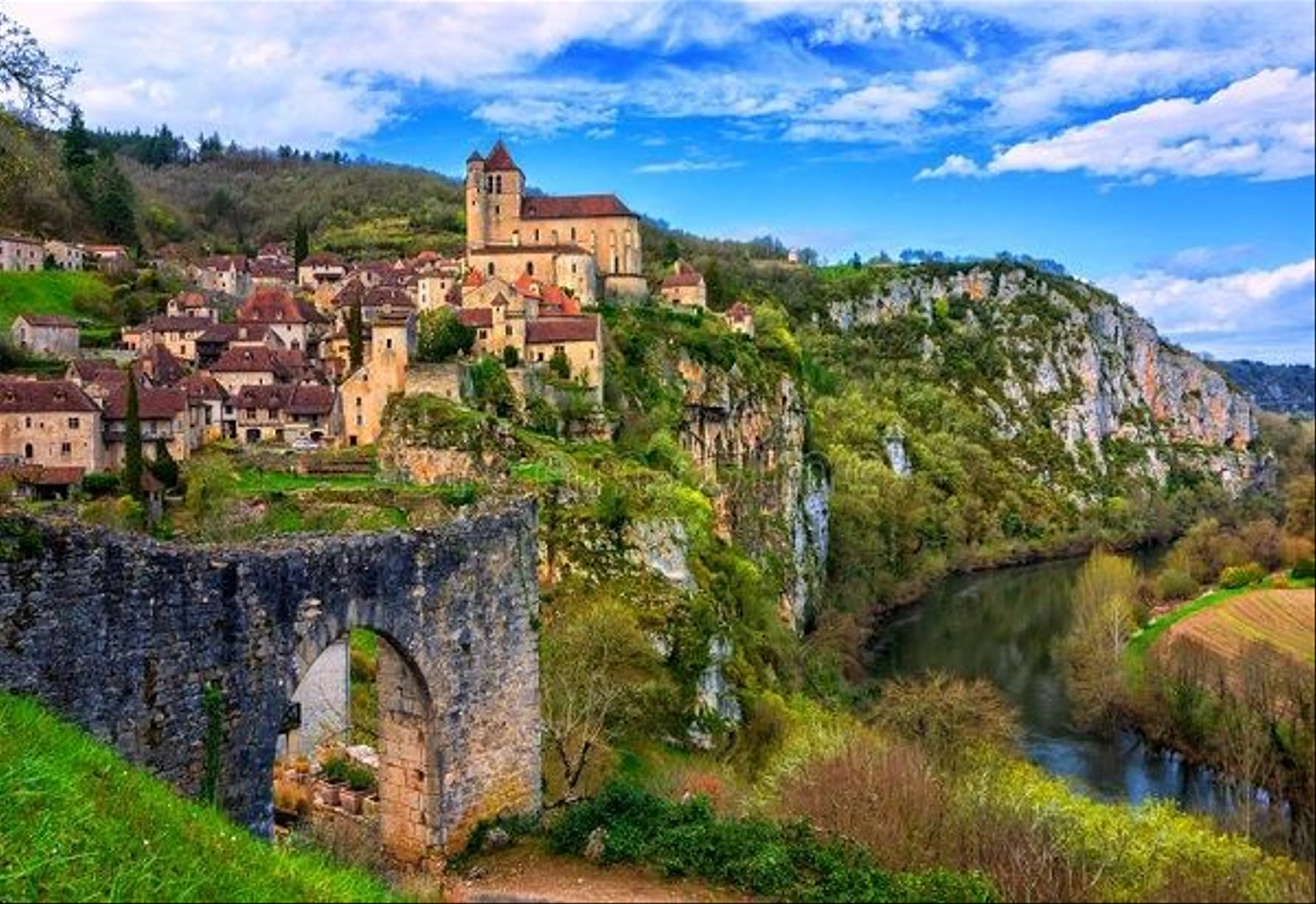 Khám Phá Làng Cổ Saint-Cirq-Lapopie: Viên Ngọc Ẩn Mình Trong Vùng Occitanie