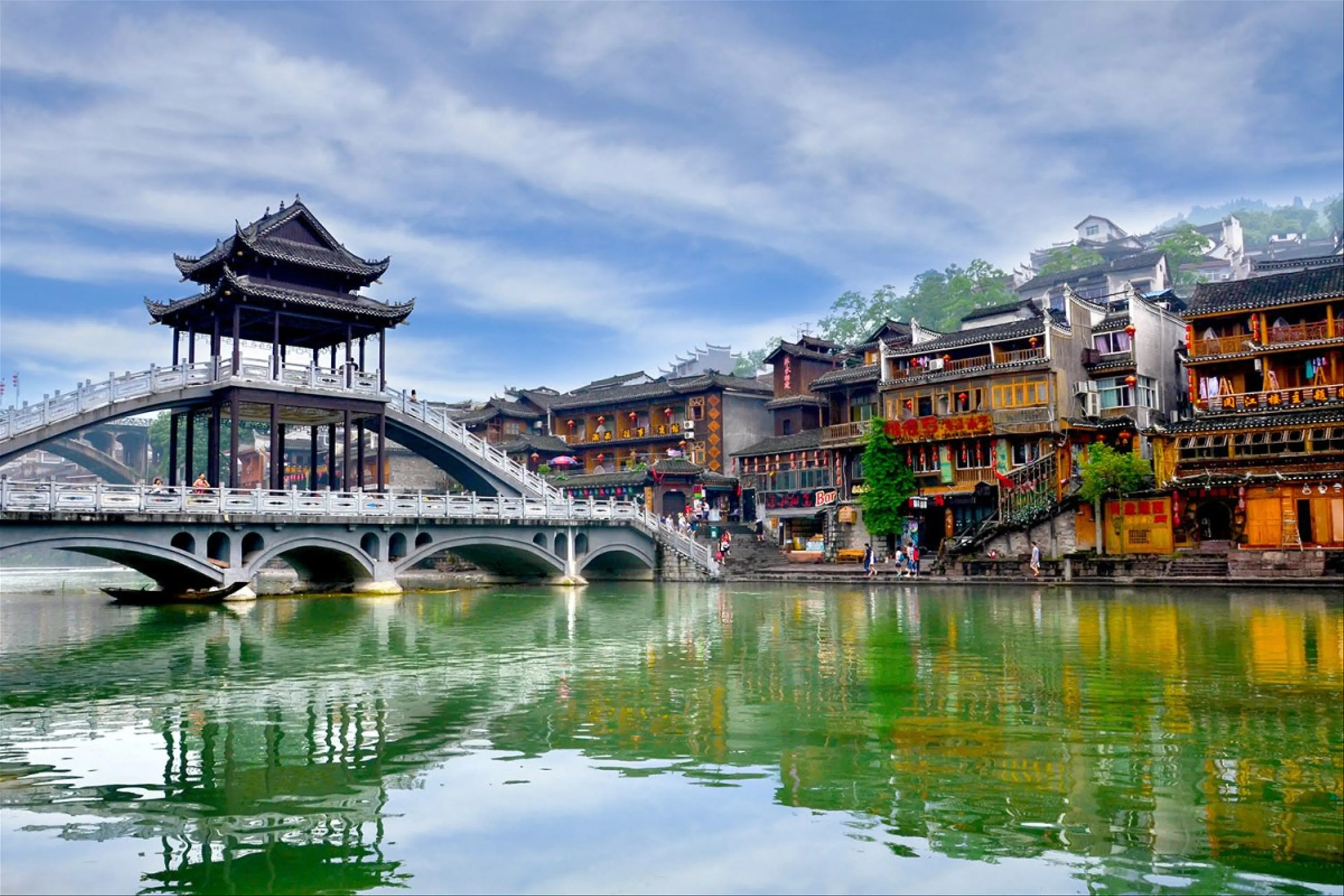 Tour Du Lịch Trung Quốc: Hà Nội – Trường Sa – Phượng Hoàng Cổ Trấn – Miêu Trại Mặc Nhung – Trương Gia Giới – Thất Tinh Sơn 5n4đ
