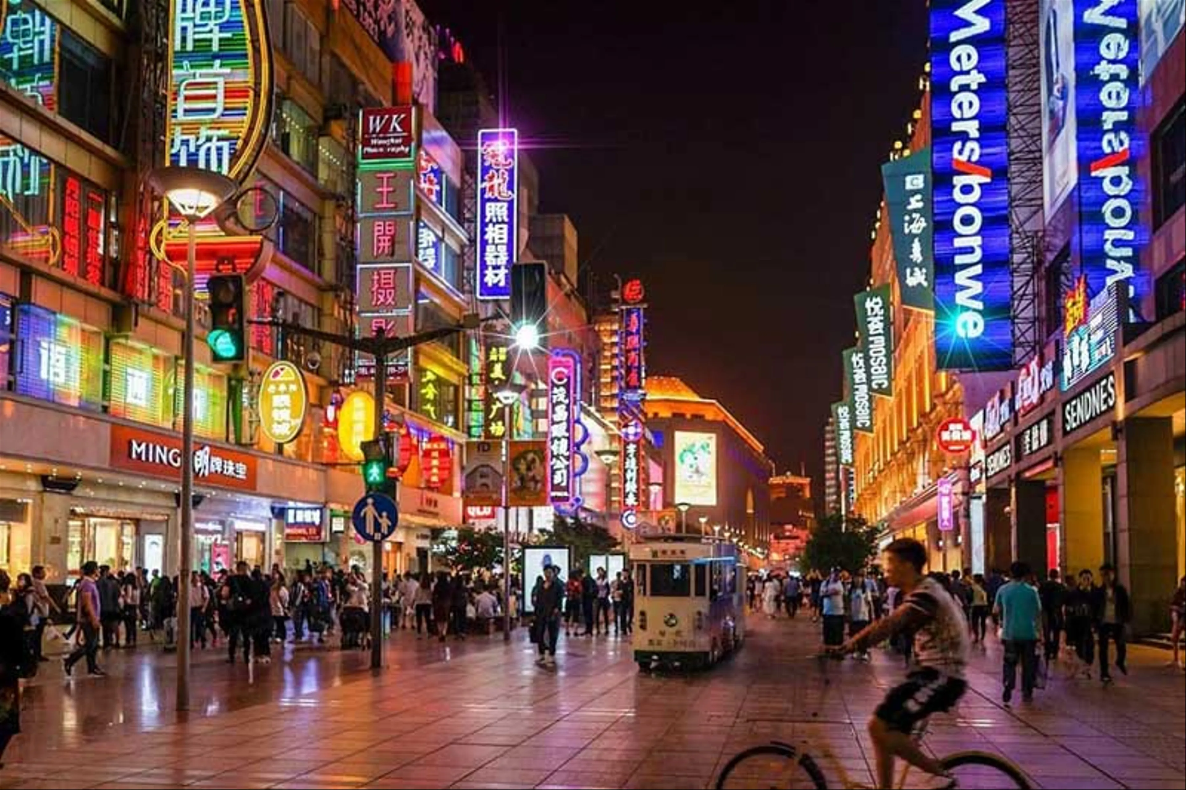 Phố Nam Kinh – Trái Tim Thương Mại Và Văn Hóa Sôi Động Giữa Lòng Thượng Hải
