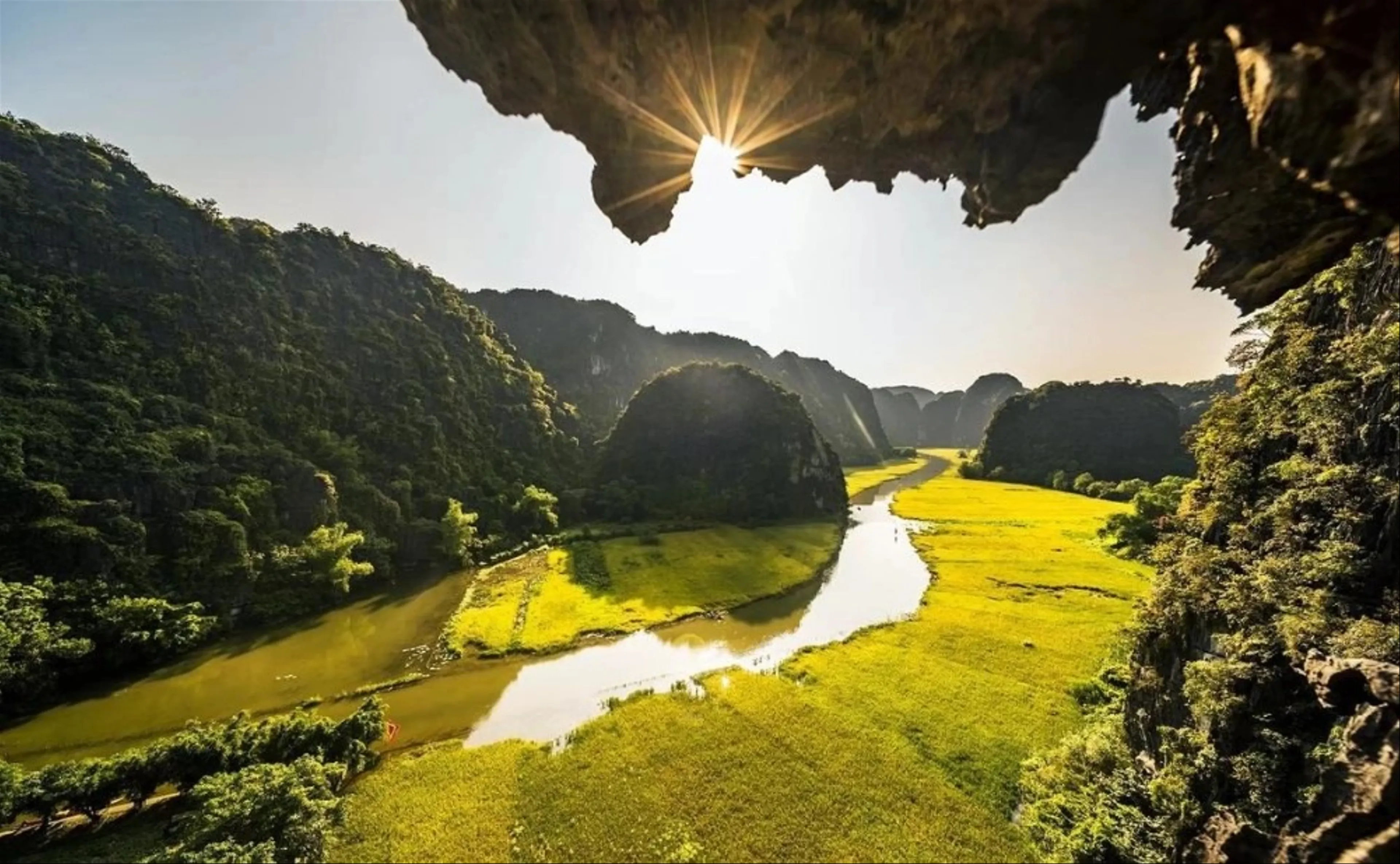 Du lịch Tam Cốc Hang Múa Ninh Bình Vẻ đẹp “Vịnh Hạ Long trên cạn” khiến du khách say đắm