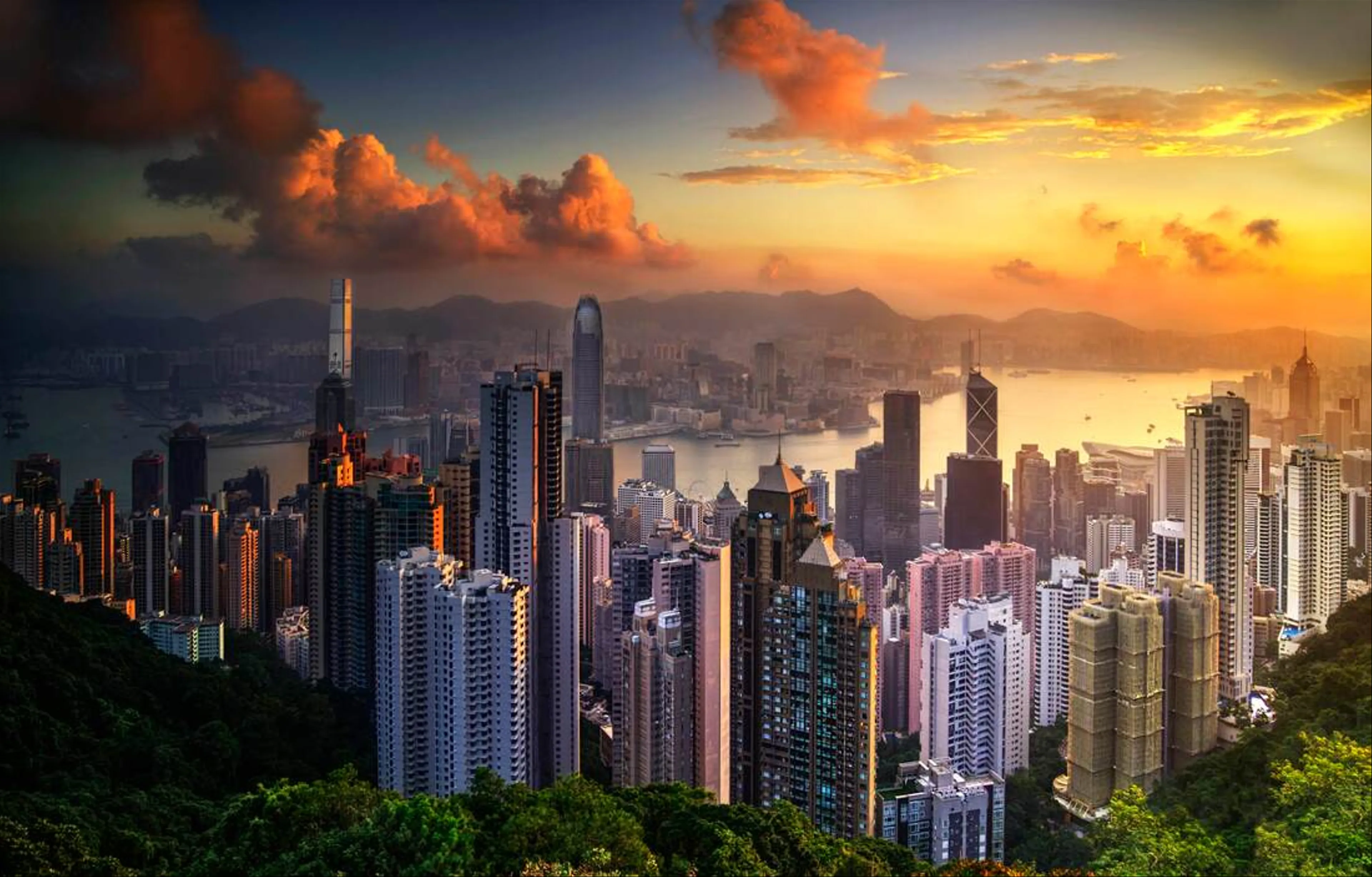 Victoria Peak – The Complete Travel Guide to Hong Kong’s Iconic Mountain