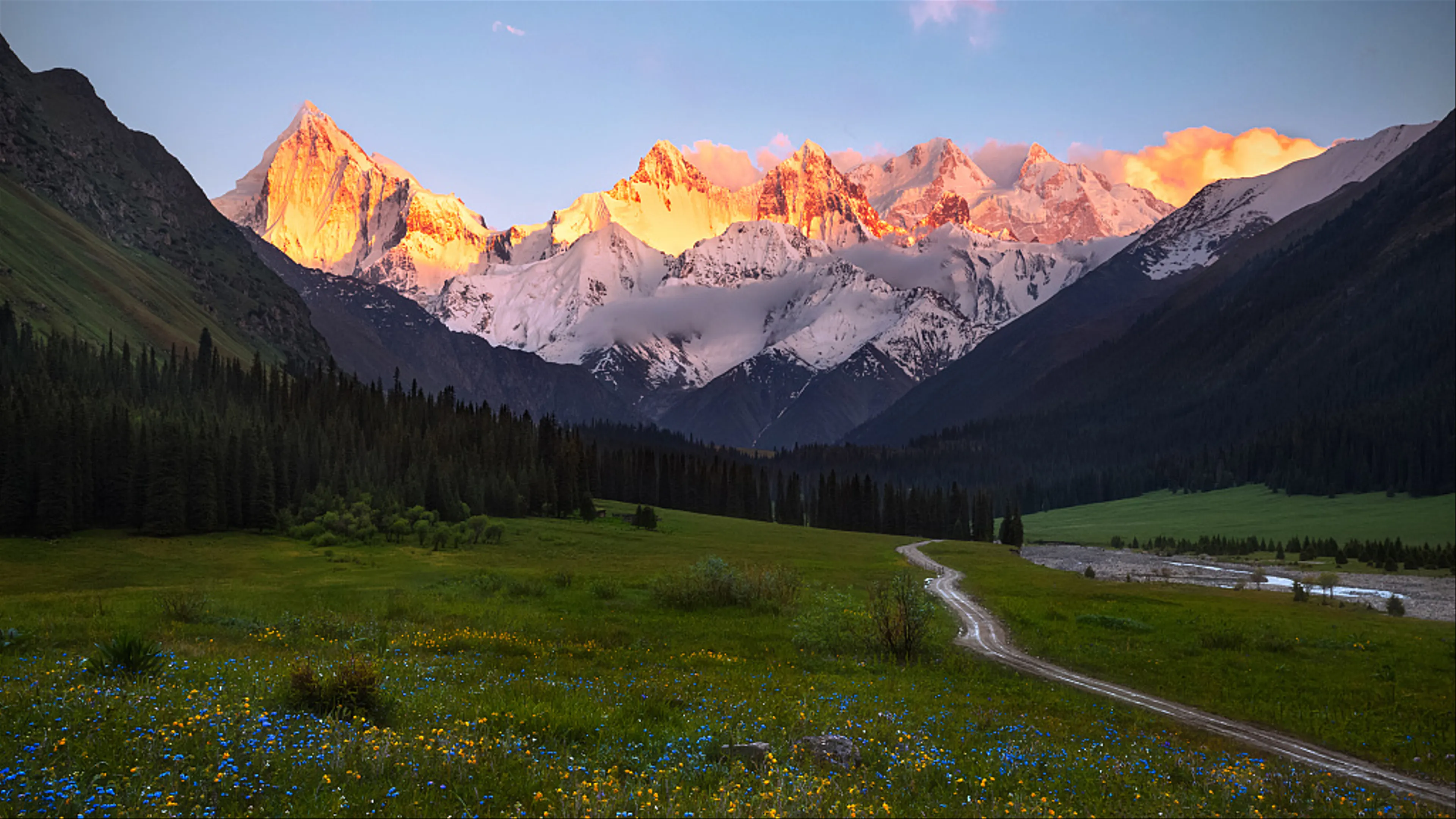 Legendary Southern Xinjiang: 10-Day Silk Road Journey into the Western Regions