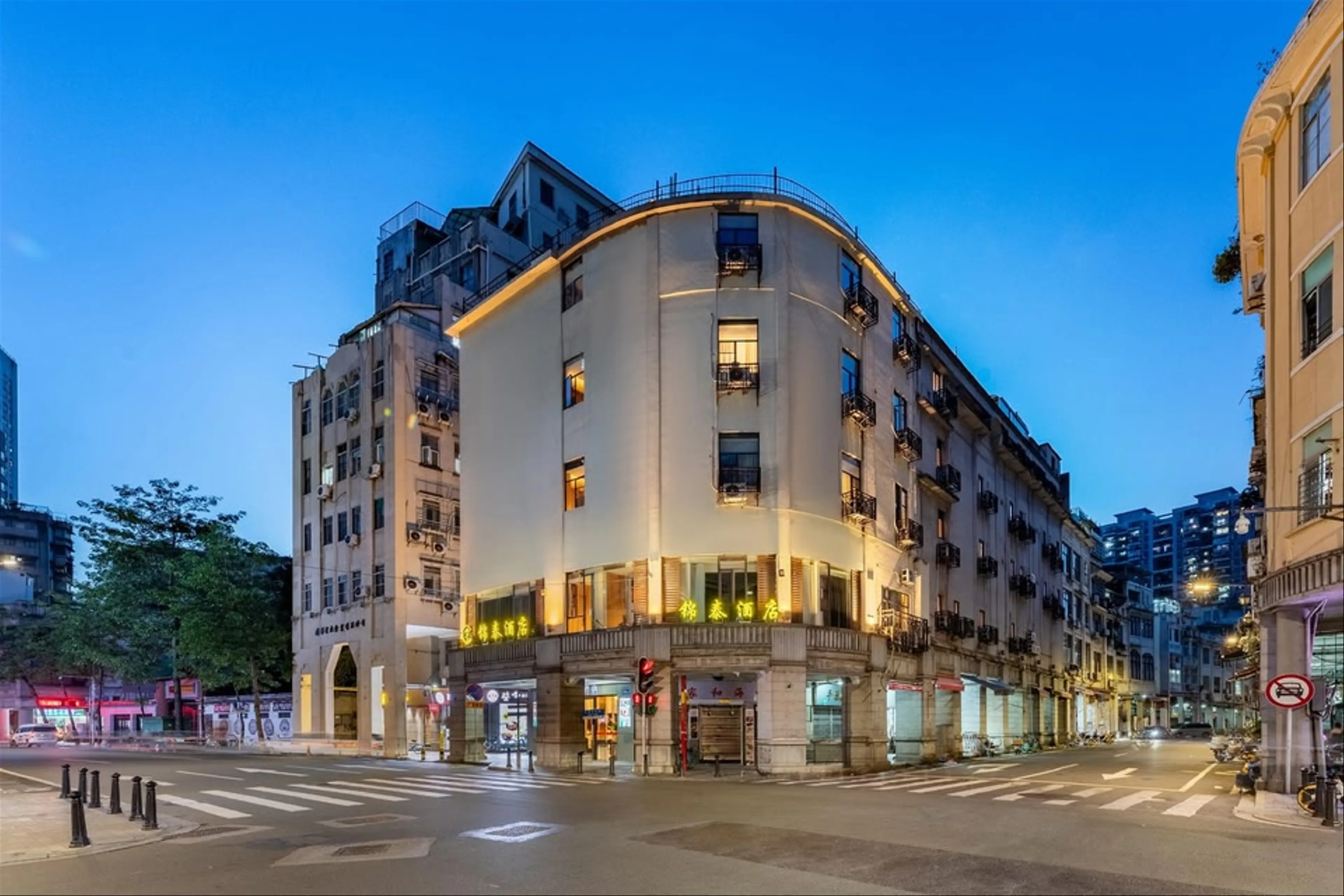 Shangxiajiu Pedestrian Street – Explore Guangzhou’s Famous Shopping District
