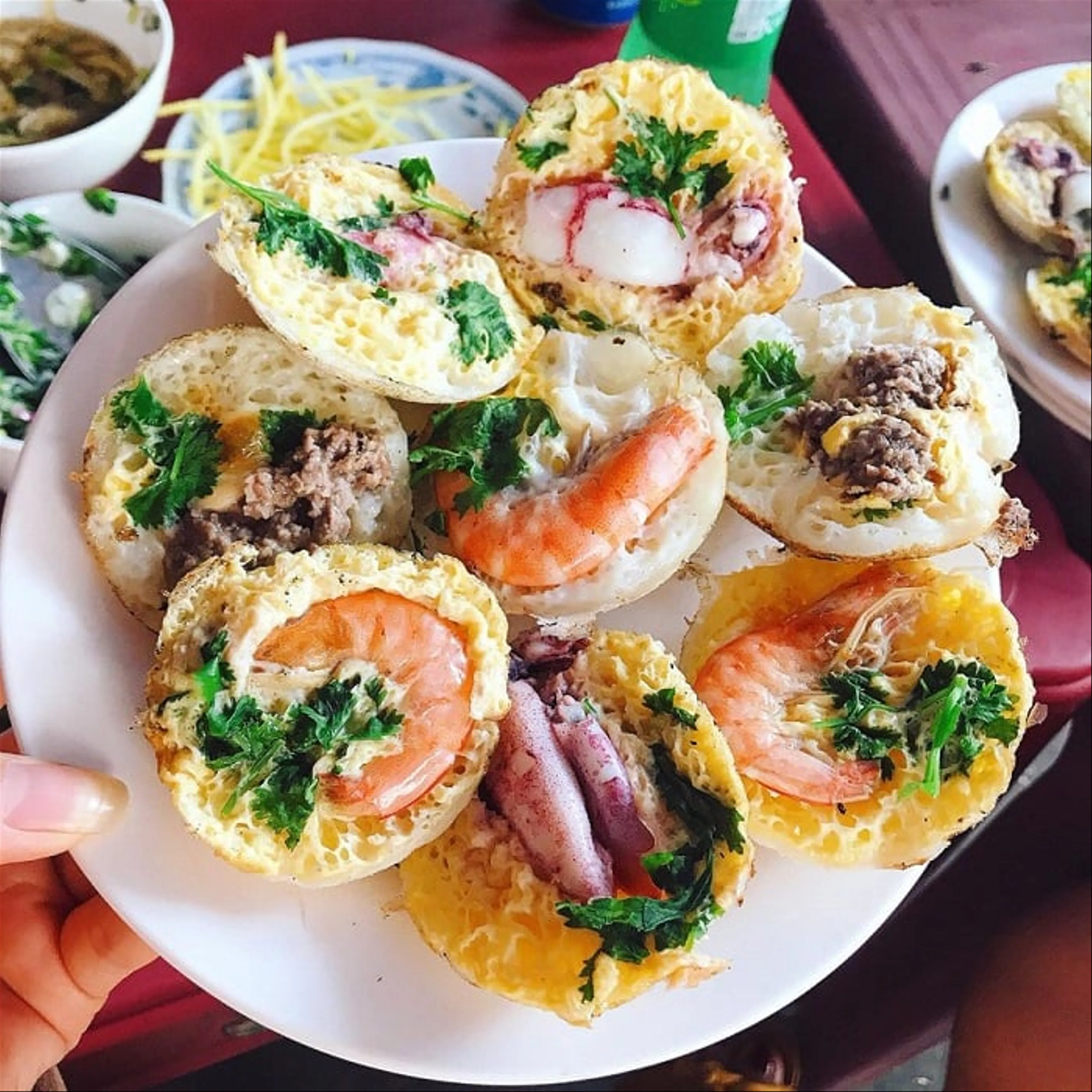 Thưởng Thức Bánh Căn Nha Trang: Hương Vị Đậm Đà Khó Quên