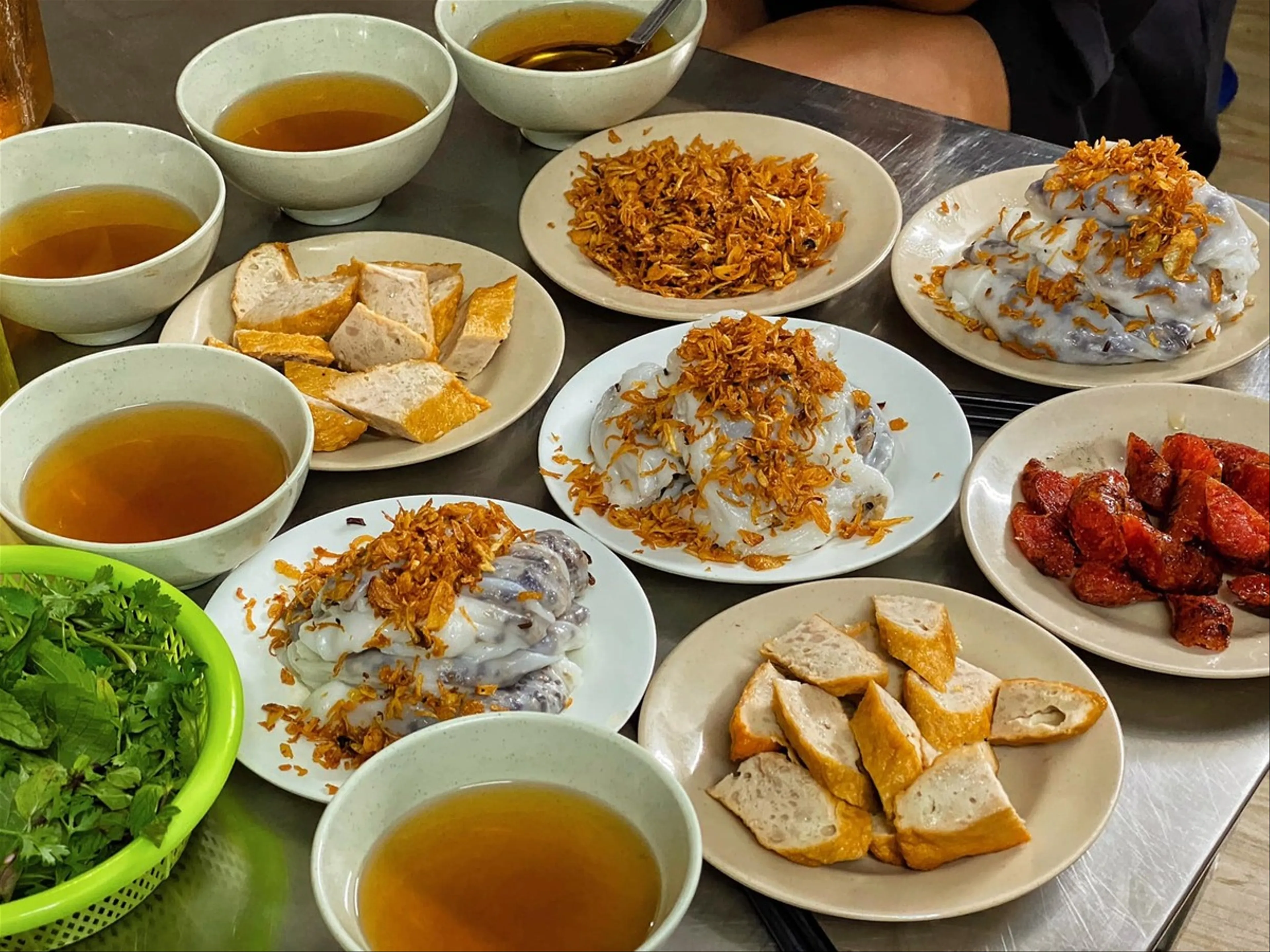 Khám Phá Ẩm Thực Phố Cổ Hà Nội: Đừng Bỏ Lỡ Bánh Cuốn Thanh Trì