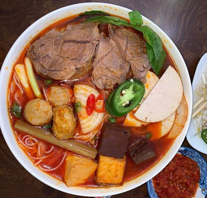 Bún bò Đà Nẵng | Review 9 quán bún ngon, hút khách nhất