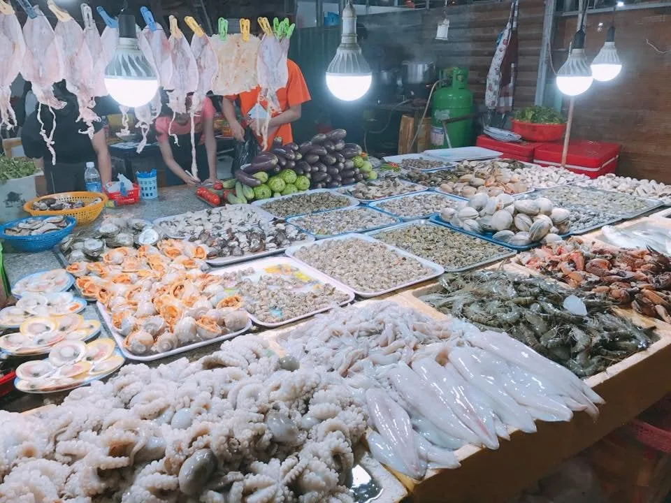 Trải Nghiệm Chợ Hải Sản Tại Xóm Cồn