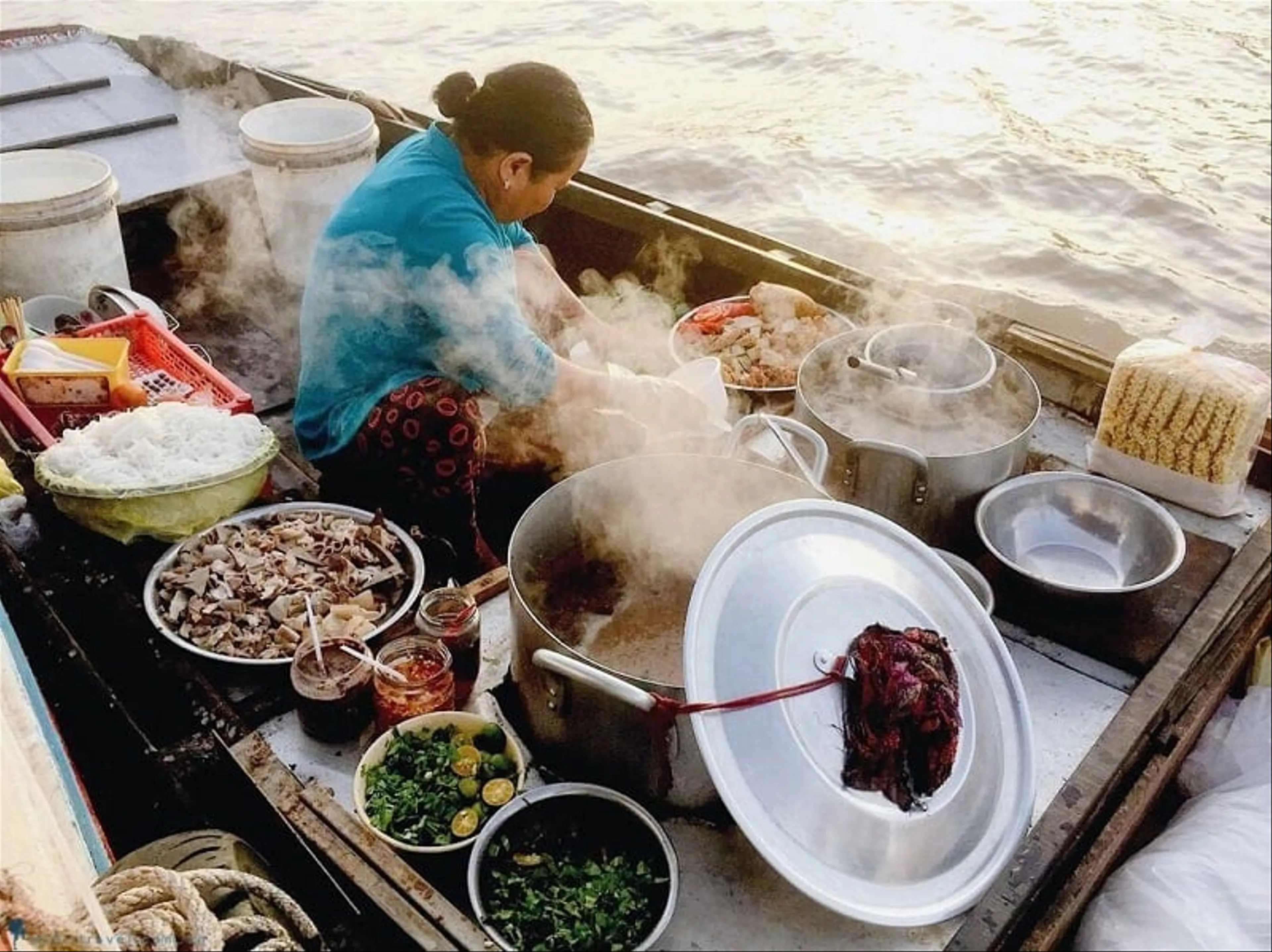Thưởng thức ẩm thực độc đáo tại chợ nổi Granville Island, Vancouver