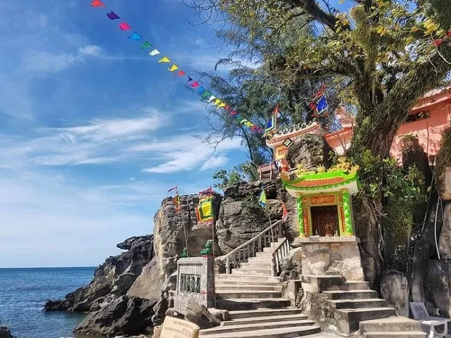 Dinh Cậu Phú Quốc - Địa điểm du lịch tâm linh trăm năm tuổi