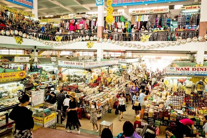 Chợ Hàn Đà Nẵng bày bán rất nhiều mặt hàng, nếu bạn chưa biết mua quà gì ở Đà Nẵng thì đến đây cũng sẽ tìm được rất nhiều thứ hay ho đó nhé (nguồn ảnh: sưu tầm)