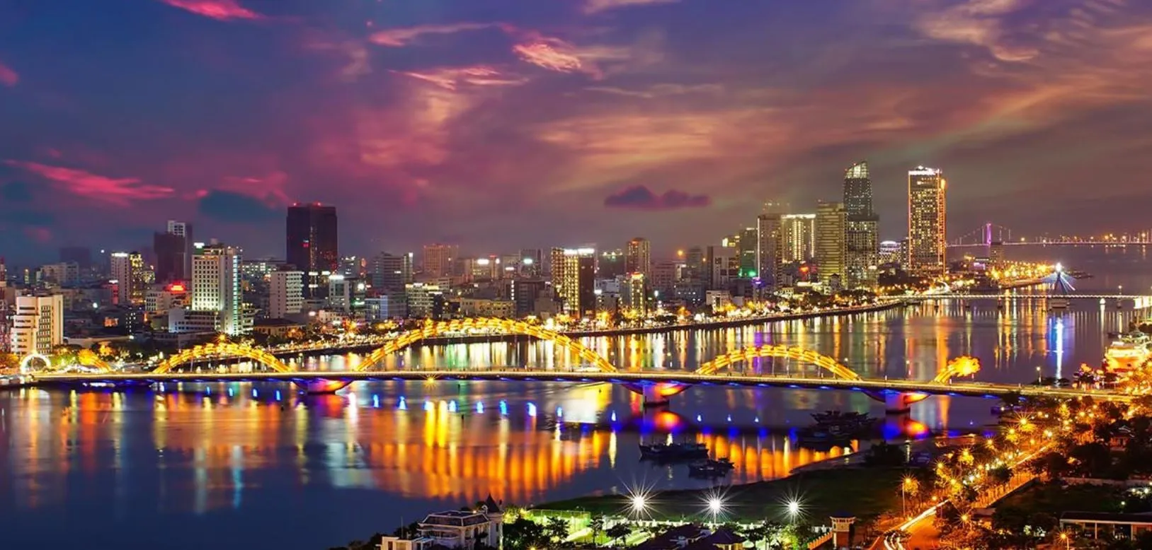 Du lịch Đà Nẵng khám phá hết các địa điểm nổi tiếng cuủa thành phố đáng sống nhất Việt Nam