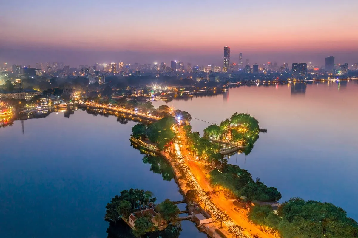 Tận Hưởng Không Gian Ẩm Thực Tại Hồ Tây