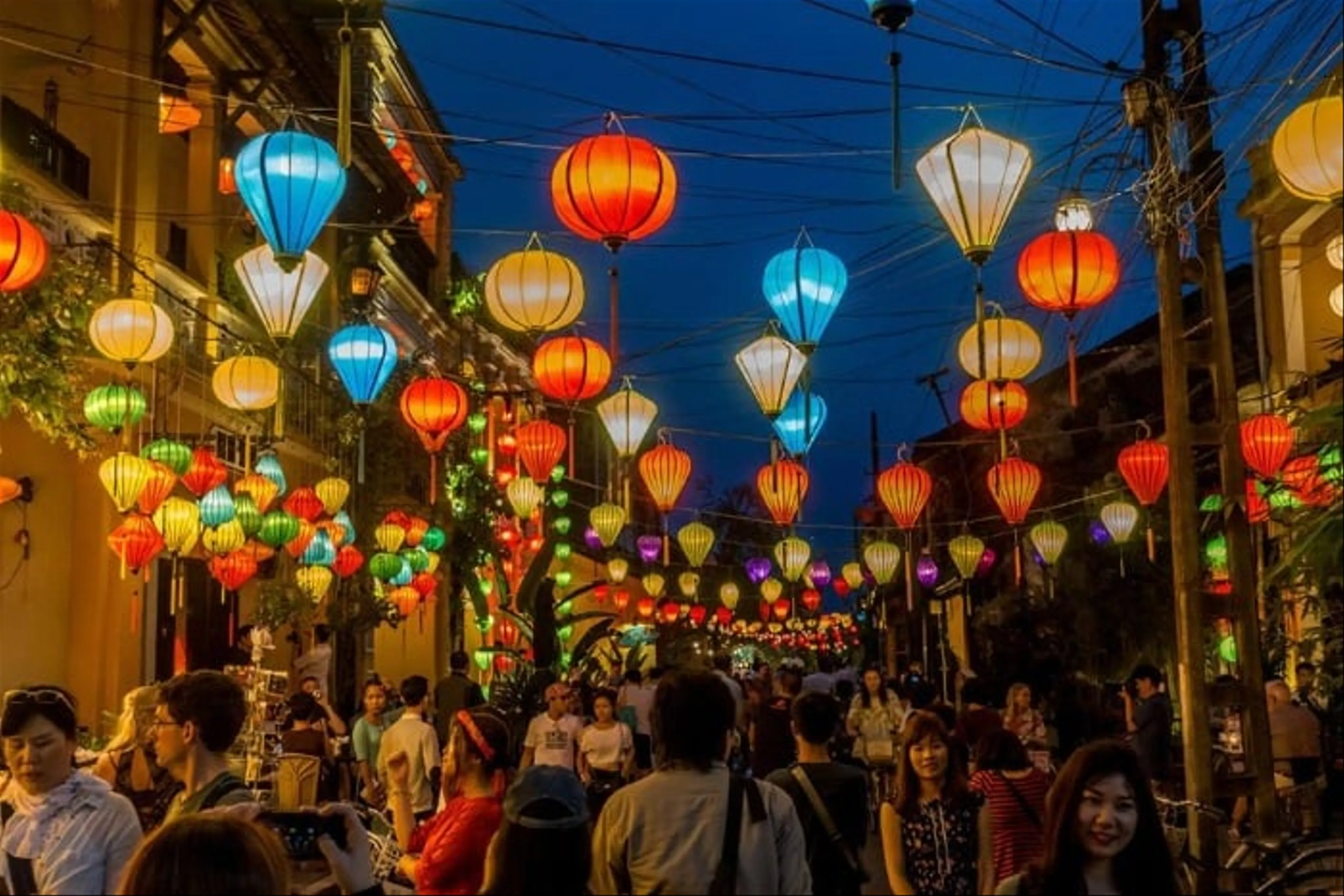 Discover the Ancient Charm of Hoi An's Lantern Festival: A Night to Remember