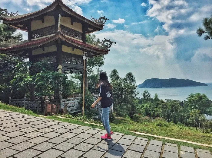 Vũng Chùa Đảo Yến - Điểm đến tâm linh hấp dẫn du khách