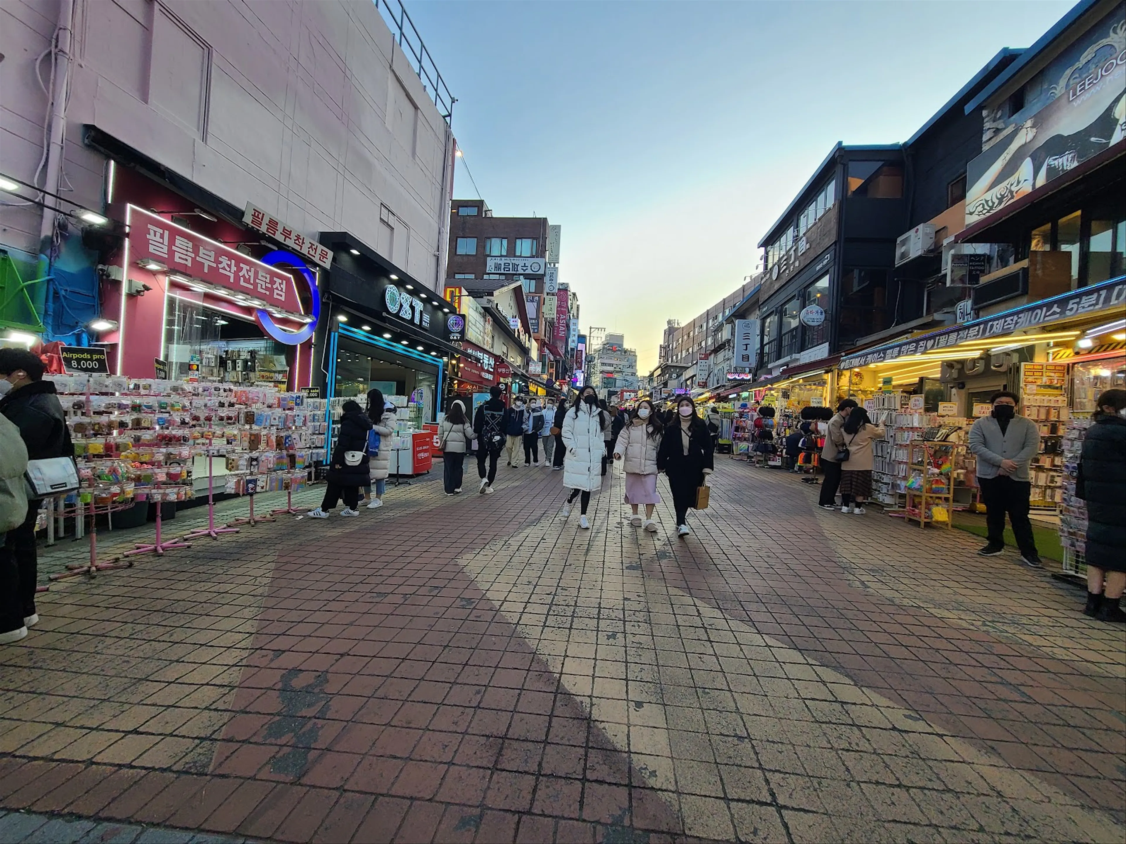 Discover the Thriving Indie Art Scene in Seoul's Hongdae District
