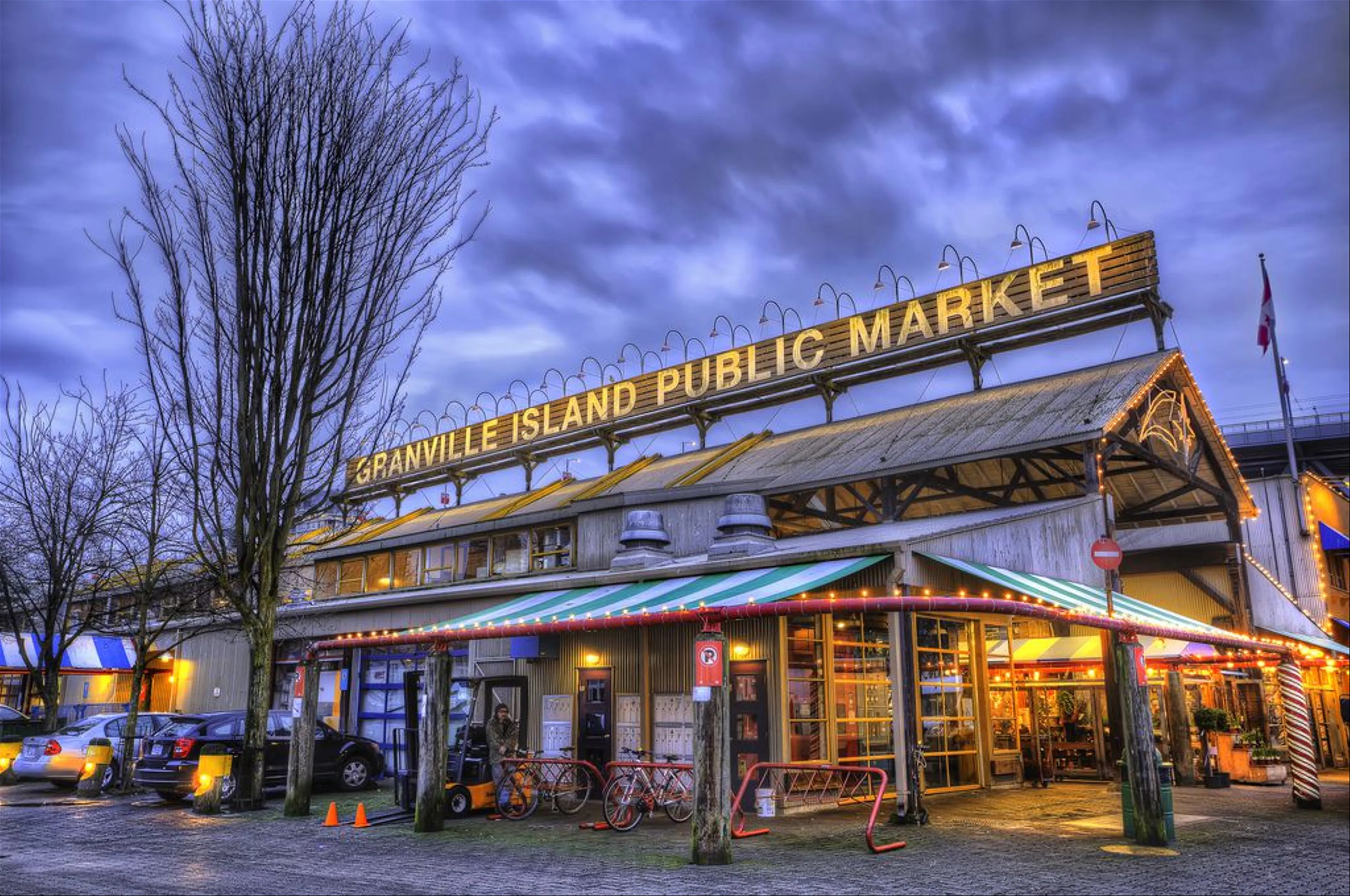 Thưởng Thức Bữa Sáng Truyền Thống Tại Chợ Granville Island, Vancouver
