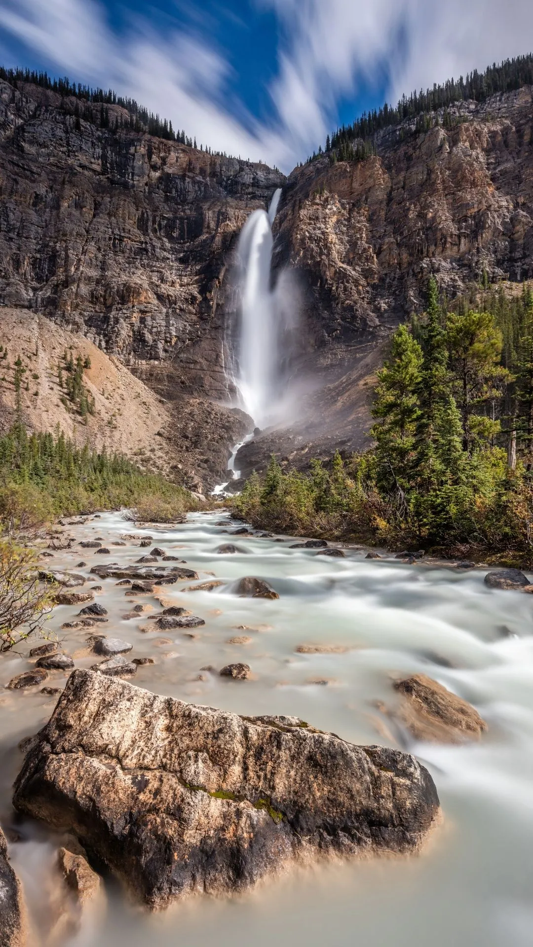The Majestic Takakkaw Falls: A Must-See Wonder