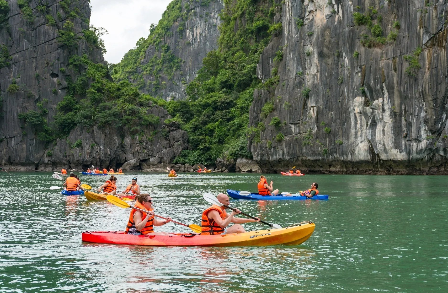 Hoạt Động Giải Trí Và Thể Thao Trên Đảo