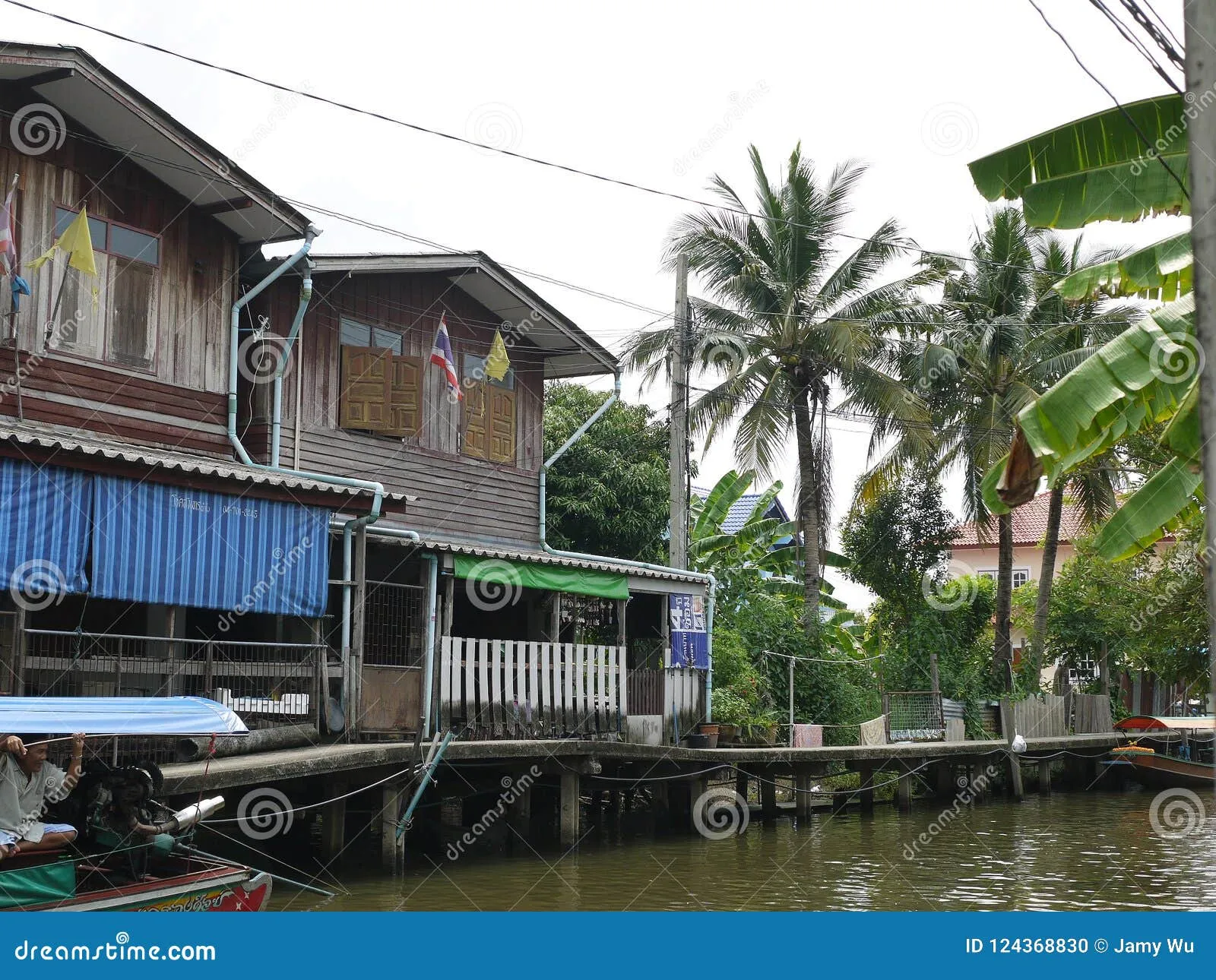 Experiencing Traditional Thai Life Along the Canals