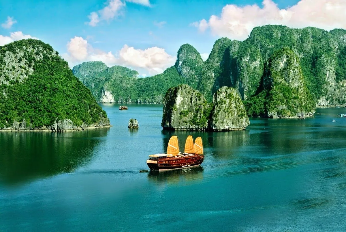 Khám Phá Thiên Nhiên Hùng Vĩ