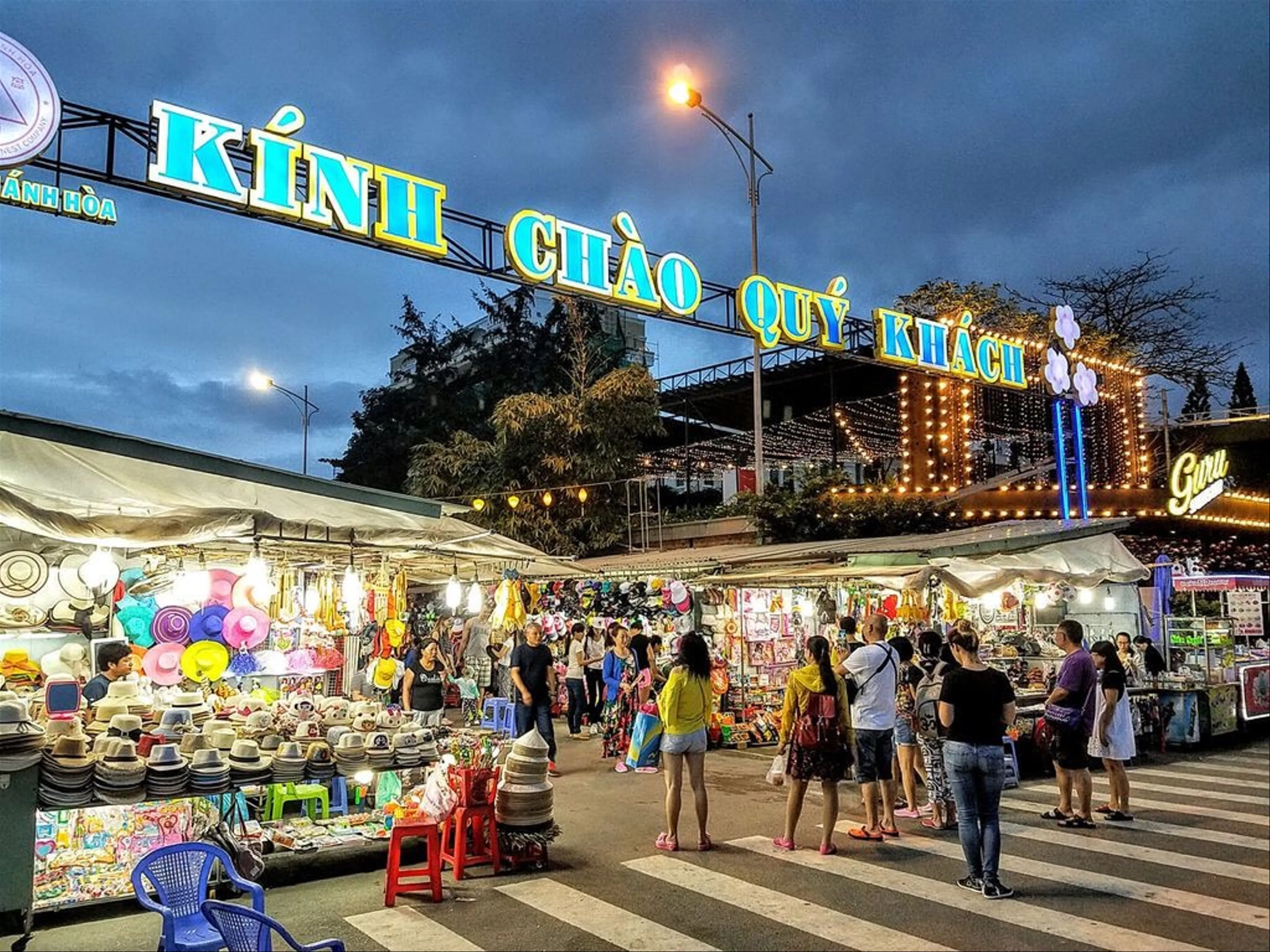 Khám Phá Chợ Đêm Nha Trang: Thiên Đường Ẩm Thực Và Mua Sắm Độc Đáo