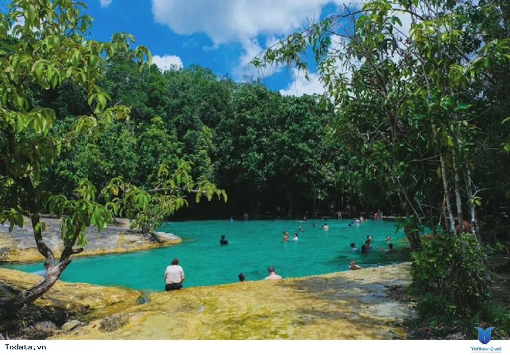 Thả mình trong hồ nước ở Khlong Thom của Thái Lan