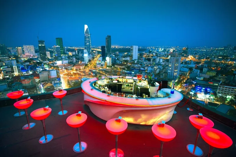 Quán Cafe Saigon Saigon Rooftop Bar: Trải nghiệm không gian cổ điển