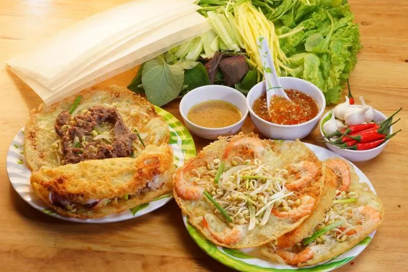 Trải Nghiệm Thưởng Thức Bánh Xèo Tại Chợ Bến Thành