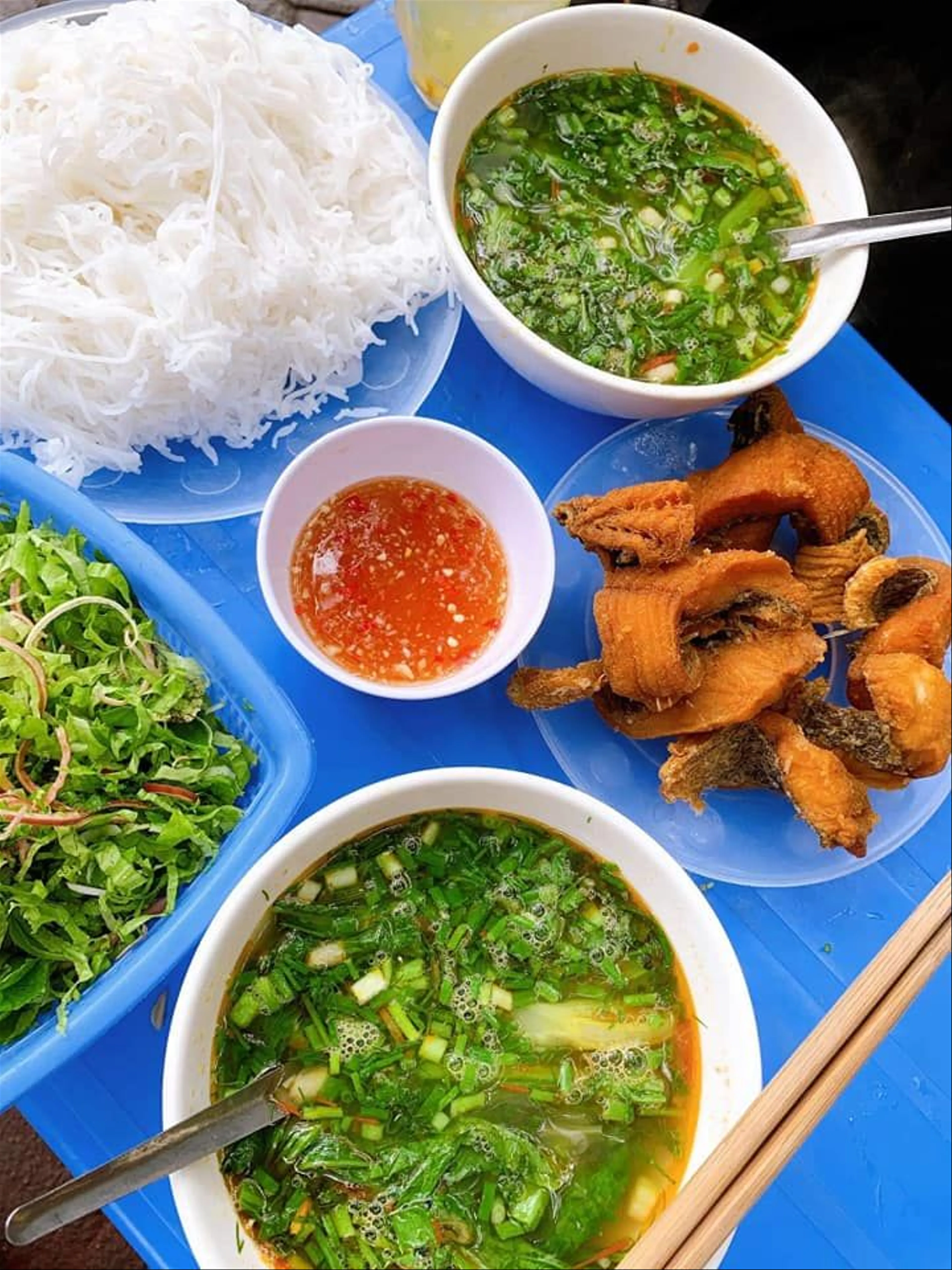 Thưởng Thức Bún Cá Chấm Gia Truyền Tại Phố Cổ Hà Nội