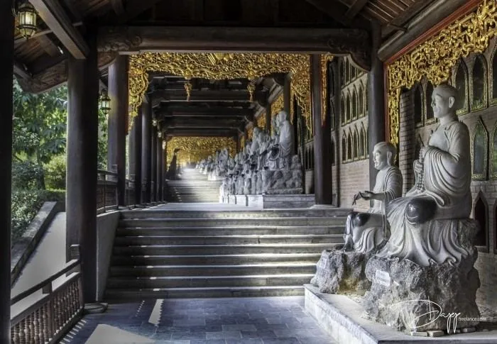 Hành lang la hán tại Chùa Bãi Đính