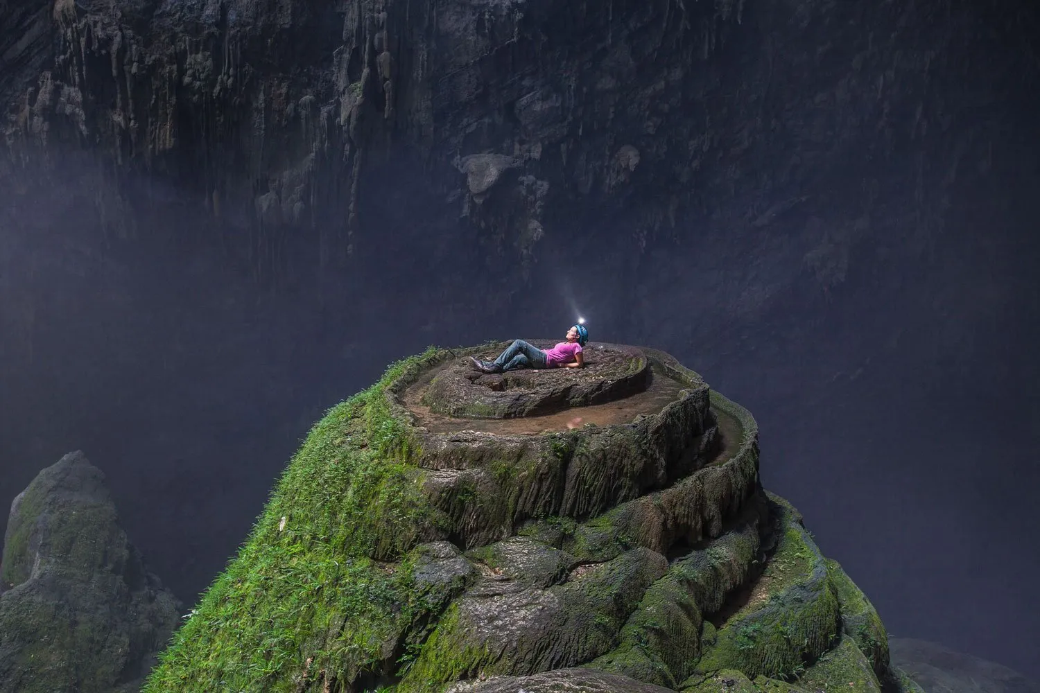 Tour thám hiểm hang Sơn Đoòng kín khách năm 2021