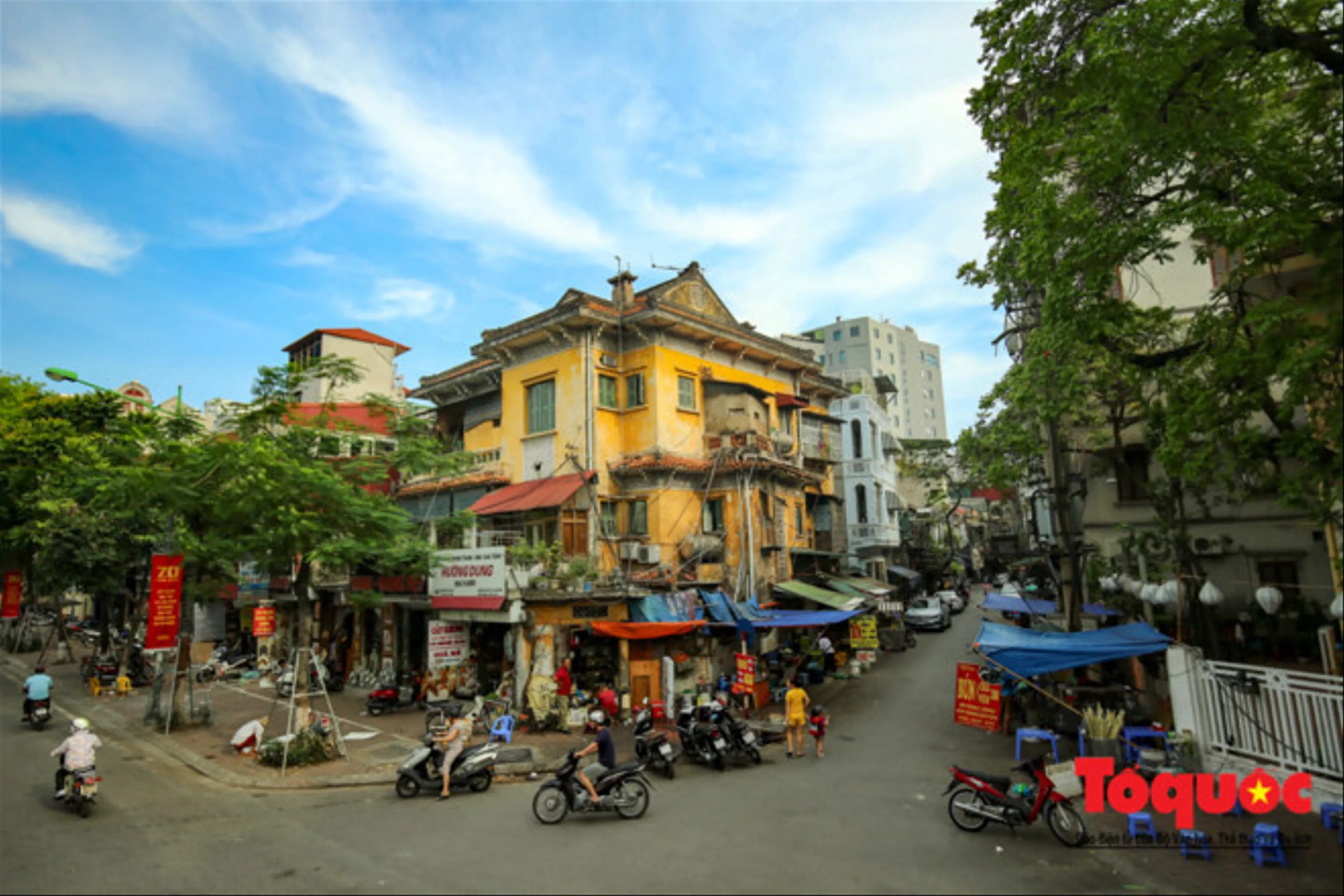 Khám Phá Ngõ Phố Tô Hiệu: Thiên Đường Ẩm Thực Đường Phố Hà Nội