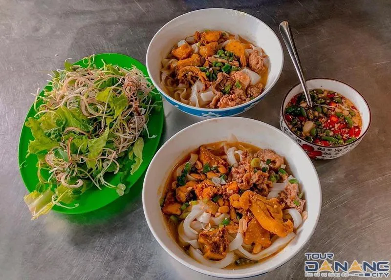 Hương Vị Đặc Trưng Của Mỳ Quảng Bà Vị