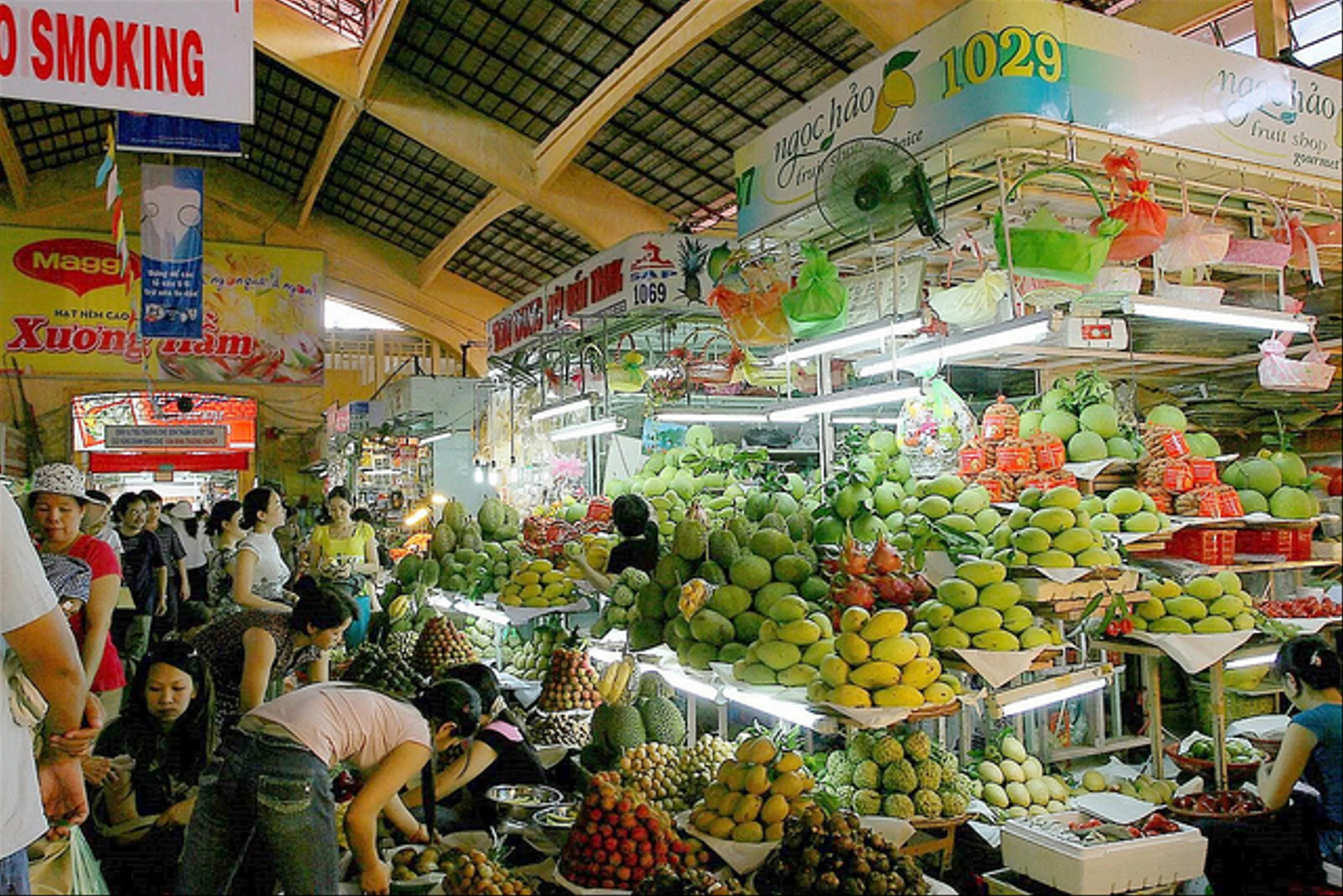 Chợ Bến Thành: Bí Quyết Mua Sắm Ngon Bổ Rẻ Tại Trung Tâm Sài Gòn