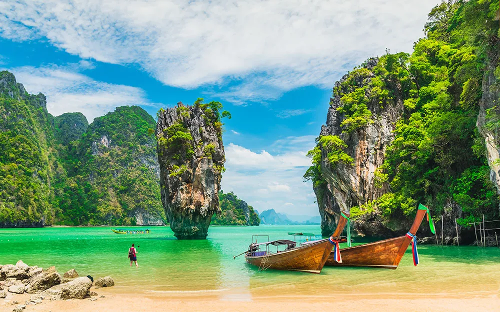Day Trips and Excursions: Discovering Surrounding Areas