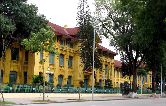 Kiến trúc cổ kính và lối sống địa phương
