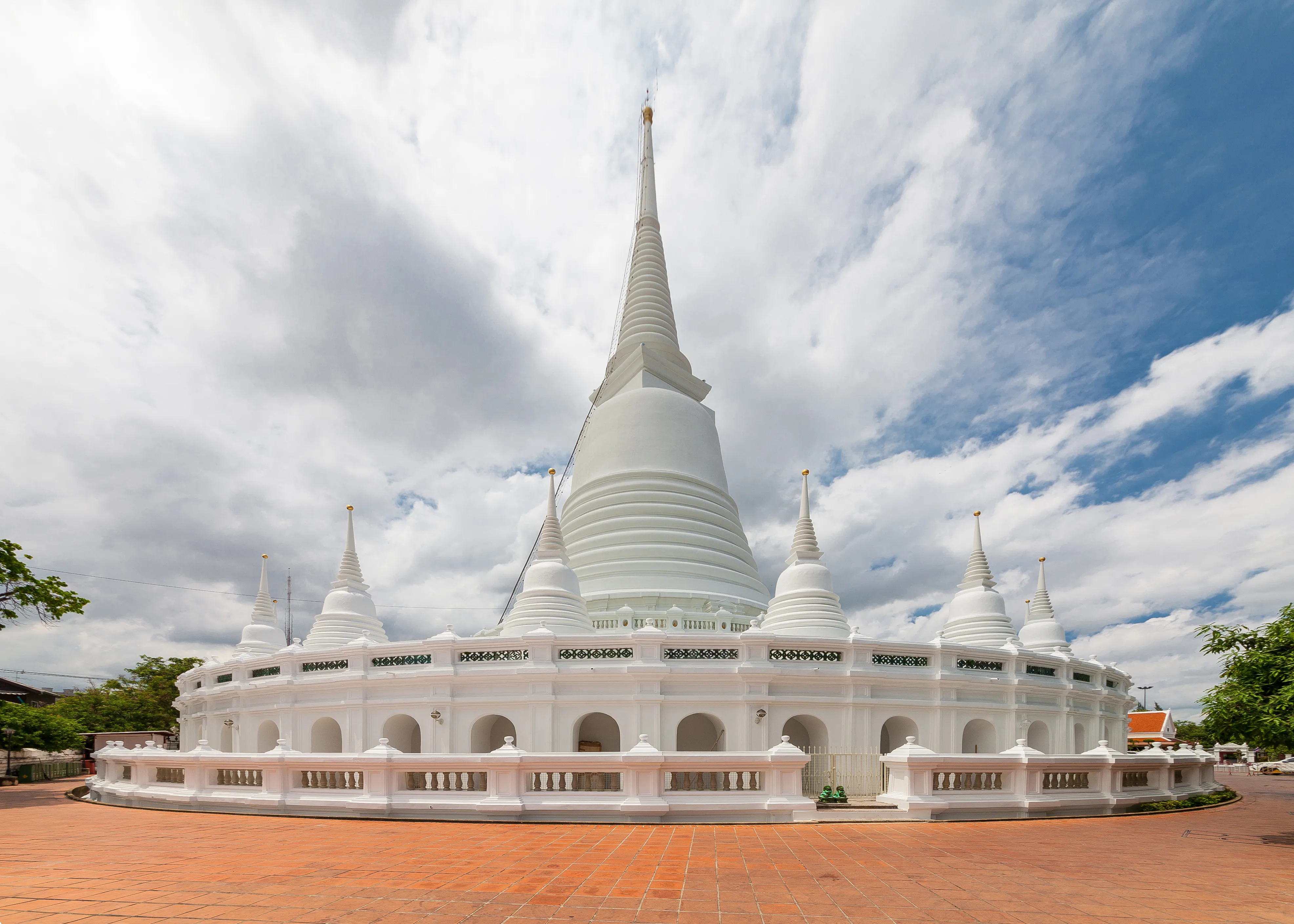 Wat Prayurawongsawat - Wikipedia