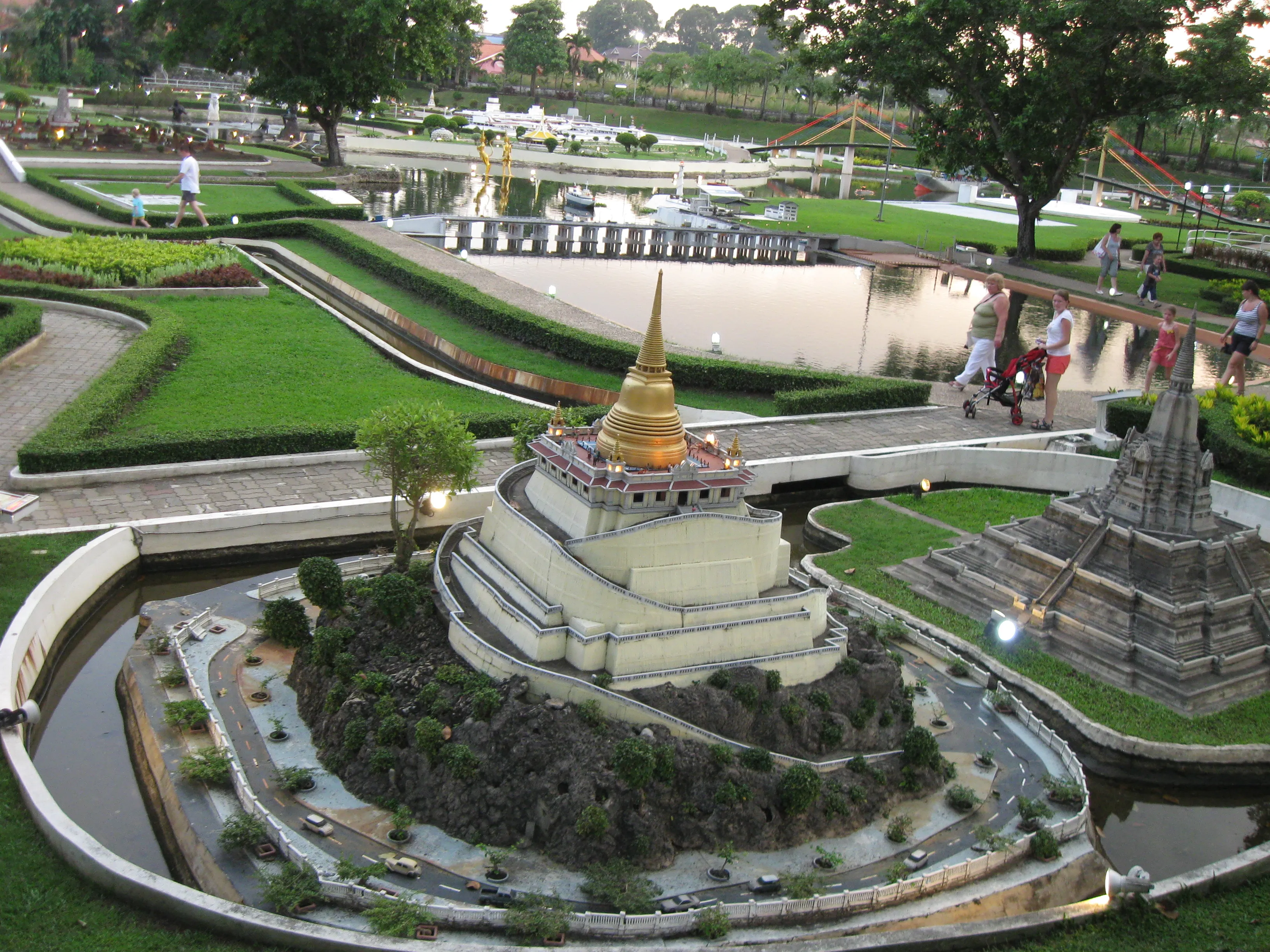 Mini Siam - Wikipedia