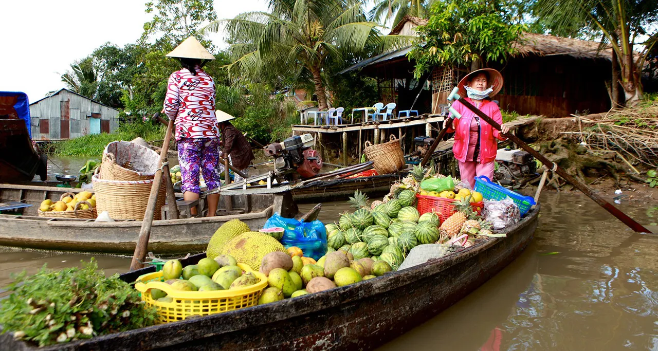 Navigating the Markets: Tips for a Memorable Experience