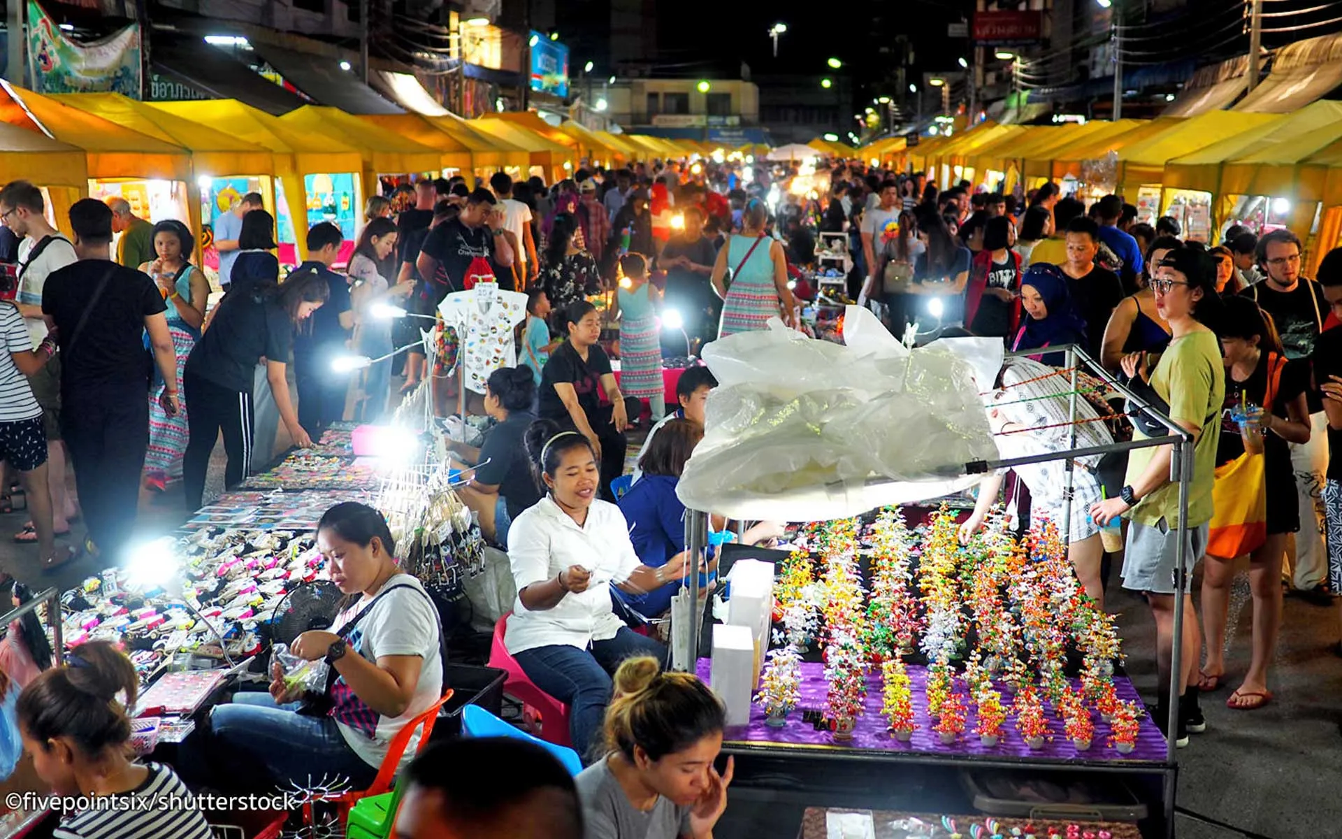 Hoi An's Bustling Markets: A Shopper's Paradise