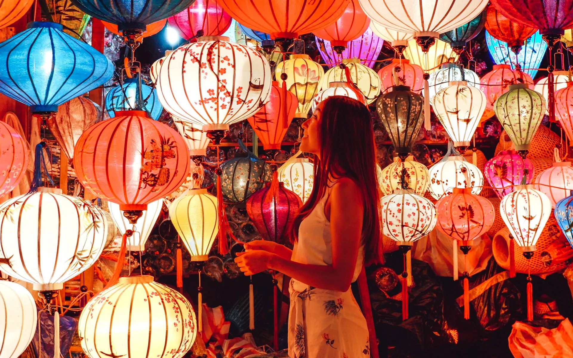 Experiencing Hoi An's Nightlife