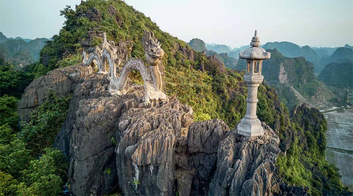 Hang Múa Ninh Bình đẹp hùng vĩ dưới góc nhìn trên cao