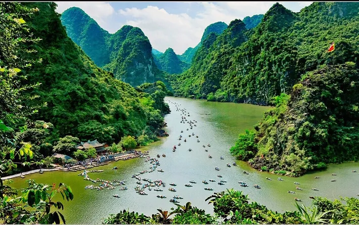 Tham quan danh thắng Tràng An