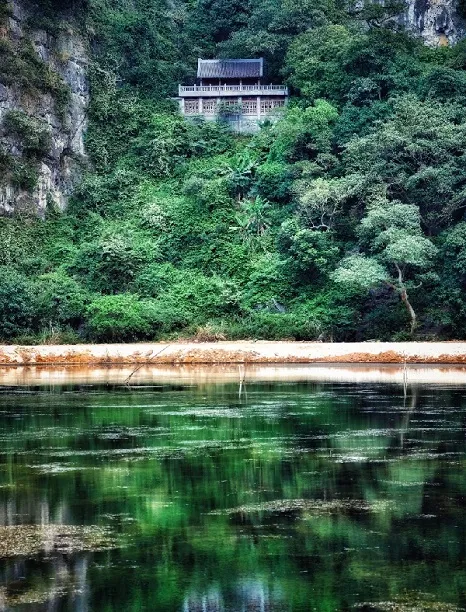 Lịch Sử Huyền Bí Của Động Am Tiên